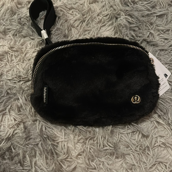 lululemon athletica Plush Black Crossbody Bag - Picture 2 of 3